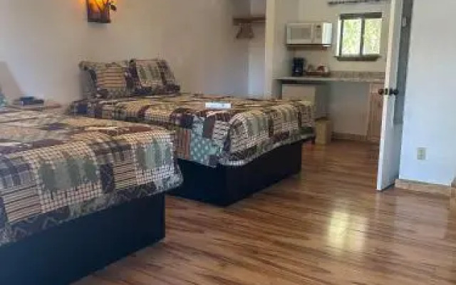 Nine Pines Motel