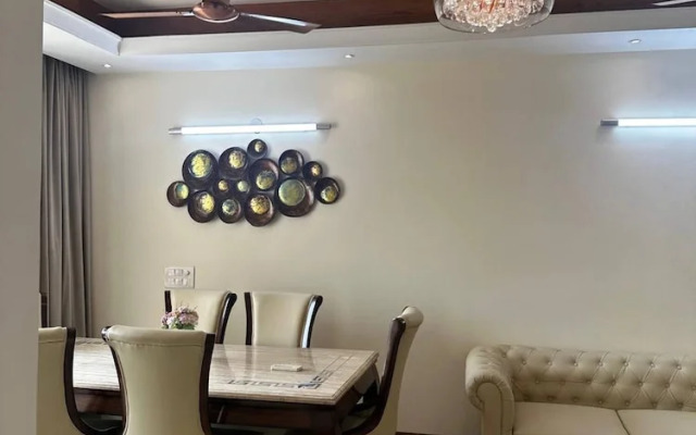 Luxury Serviced Apartment Near Medanta Medicity