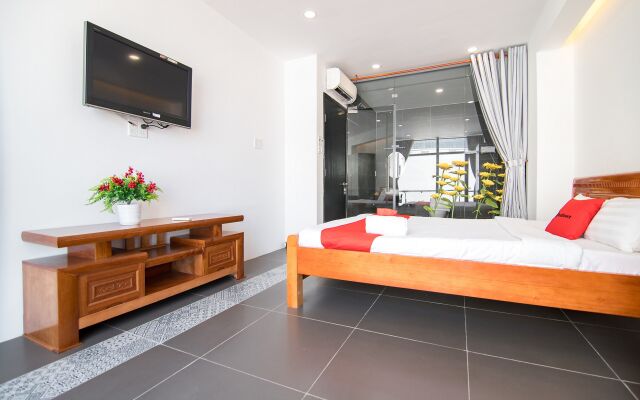 RedDoorz Plus near Hoang Van Thu Park 2