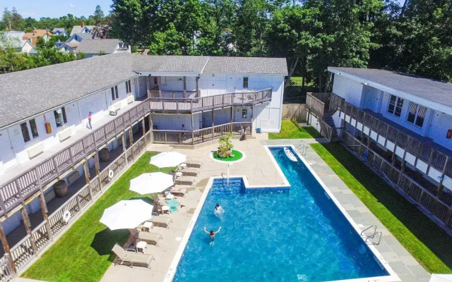 Greenporter Hotel