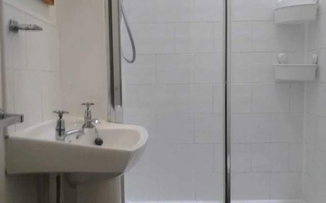 Lauriston Central Skylight Roomz