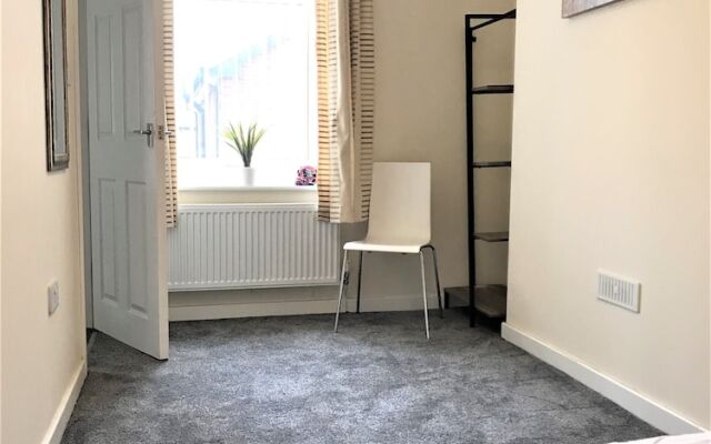 Welcoming Spacious 2-bedroom House in St Helens