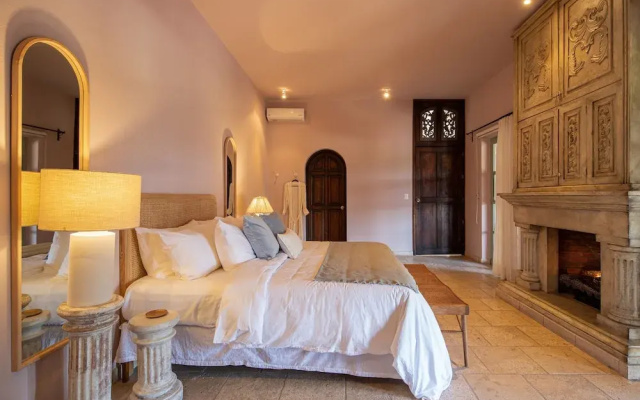 HOLT Magnificent 6BR Villa in Malanquin Golf Club