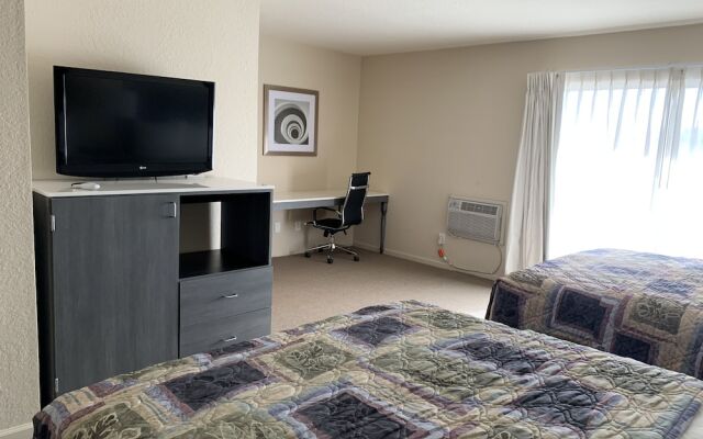 Apple Valley Hotel & Lodge