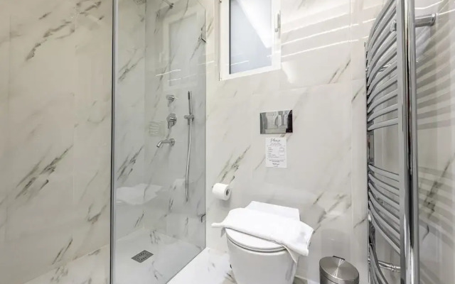 Phaedrus Living: City Center Luxury Flat N. Kosmos