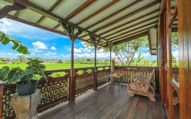 Rumah Tengah Sawah