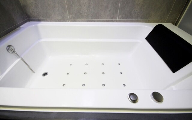 Jeonju Sinsigaji Hotel Moa