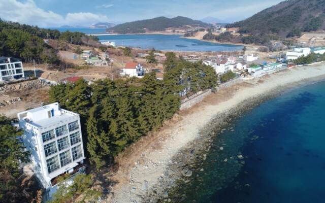 Yeosu Feeling Pension