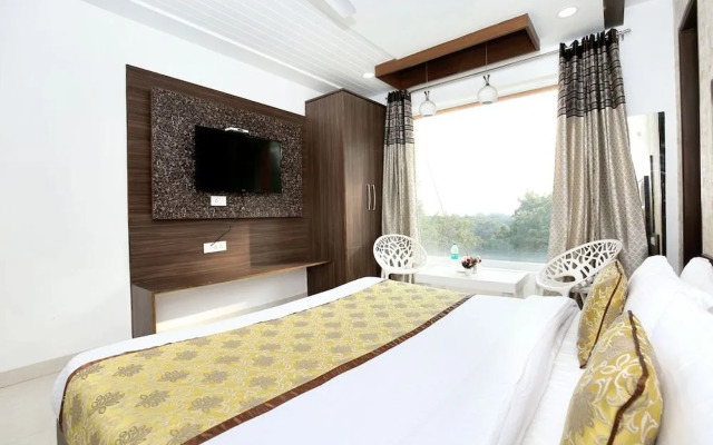 Hotel Yellow by OYO