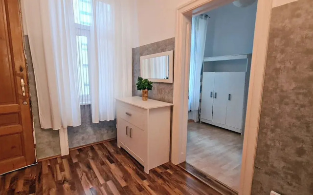 Modern 2BR Apt Long Stays Sleeps 5