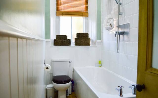 Bright Flat in Edinburgh With Private Garden