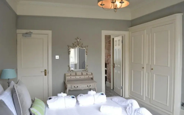 The Crown Pub & Guesthouse