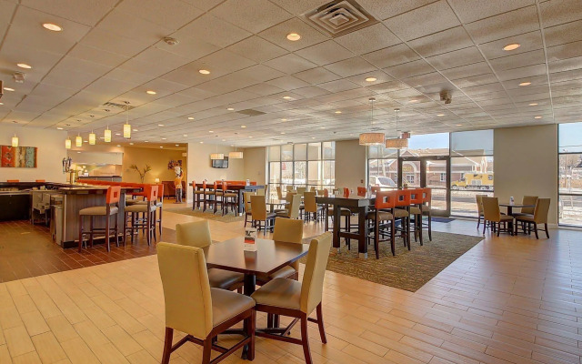 Comfort Inn & Suites Danbury-Bethel