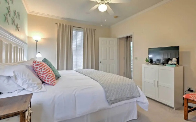 Oceanfront Galveston Condo: Balcony & Pool Access!