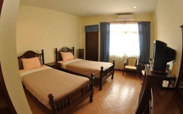 Family Boutique Home & Travel