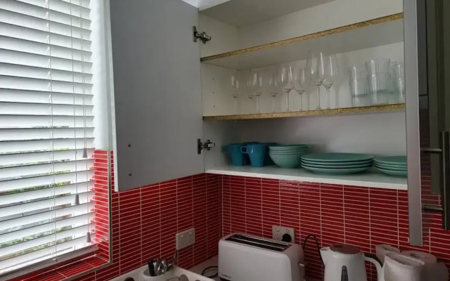 Homely 1 Bedroom Retreat in South Yarra With Balcony