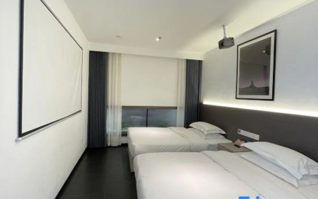 Time Wharf Homestay (Jiefangbei Shibati)