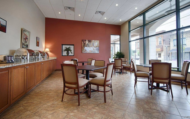 Best Western Pioneer Plaza