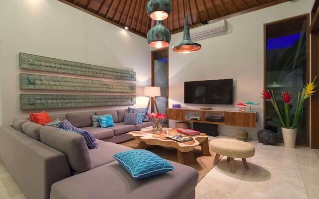 Luxury 4 Bedroom Villa With Private Pool, Bali Villa 2043