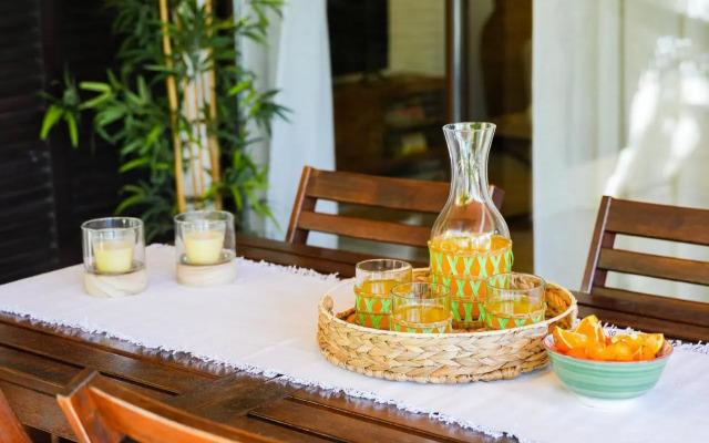 Amazing Beach House with Balcony (Free WI-FI)