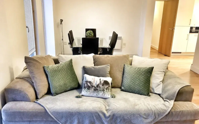 Elegant Apartment in The Wharf