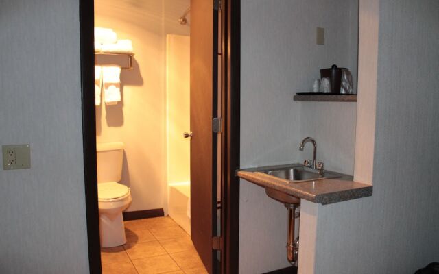 Shiretown Inn & Suites