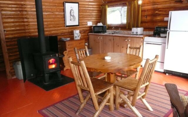 Kan-à-Mouche Pourvoirie Auberge et Chalets