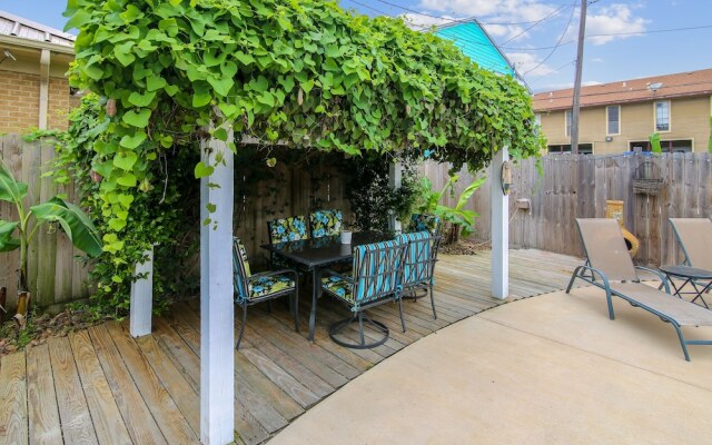 The Turquoise Turtle 4 Bedroom Home