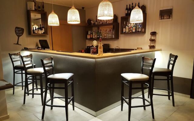 Seaside 1 BR Apartment With Balcony, up to 4 Pax