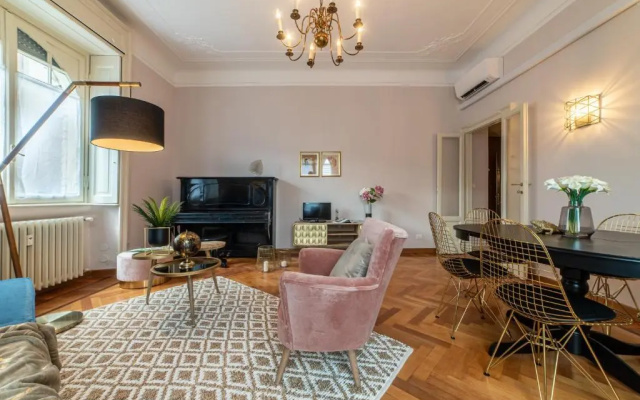 ALTIDO Sophisticated 3-bed flat with desk