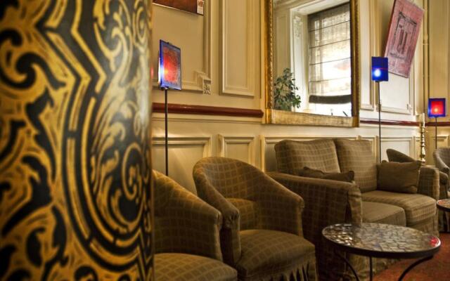 Peyris Opera Hotel