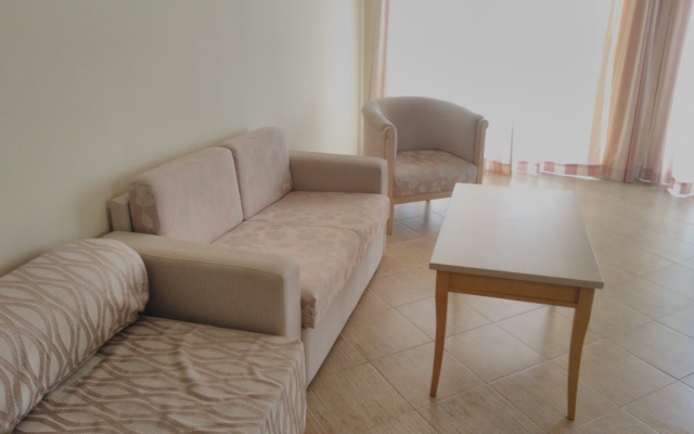 Apart-Hotel "Bendita-Mare"