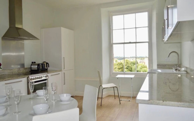 4 Bedroom Clock Tower Apartment In Edinburgh