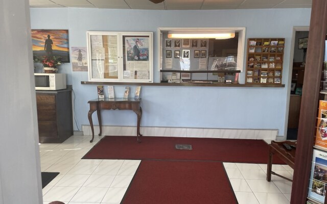 Budget Host Three Crowns Motor Lodge