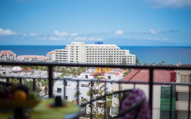 1020. Apartment with Fabulous View of las Americas!