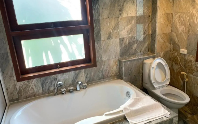 Saensukkho Green Hotel & Resort