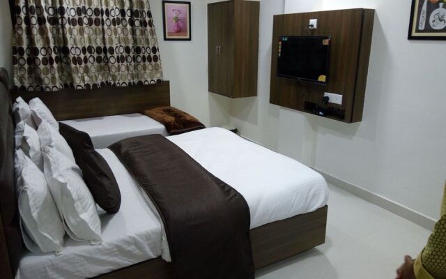Hotel The Grand Aryakul