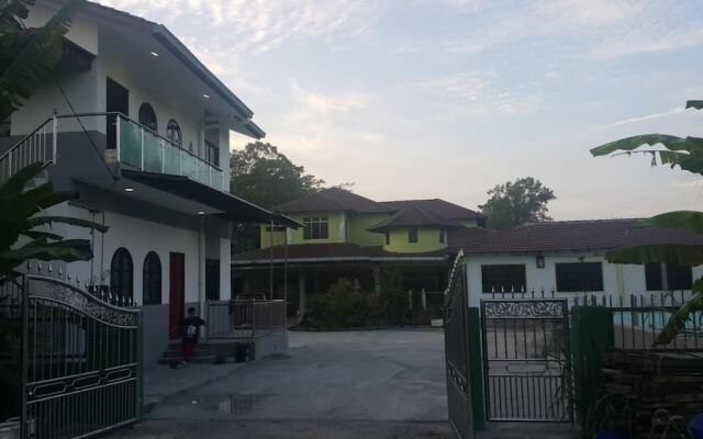 Mri Homestay Sg Buloh - 3 Br House Ground Floor With Centralised Private Pool