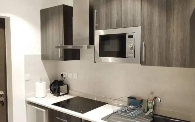 AmberCity Apartment at Embassy