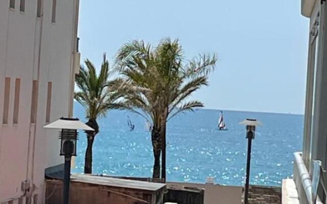 Lumineux 2 Pieces, Terrasse, Garage Prive, En Bord de Mer