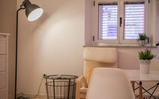 Studio Apartments Emotha