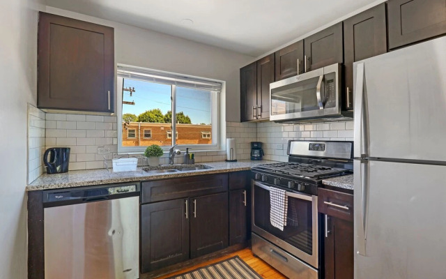2BR Modern & Comfy Apt in Rogers Park