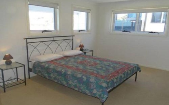 Ultimate Beach House' 19a Graham Street - views , peace & quiet – Guest Rooms – Anna Bay