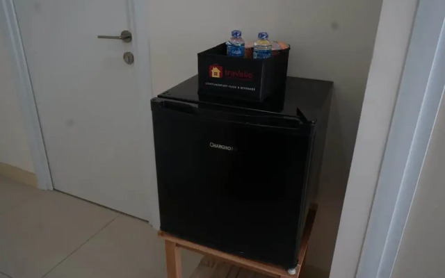 Comfortable 2BR Apartment at Green Pramuka near Mall