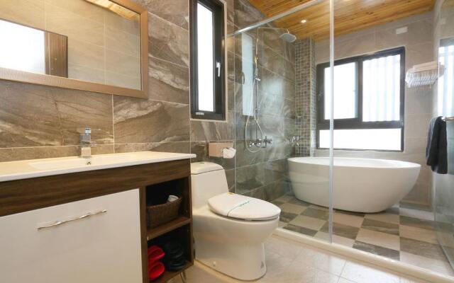 Happiness is coming(Near Hualien Railway Station)