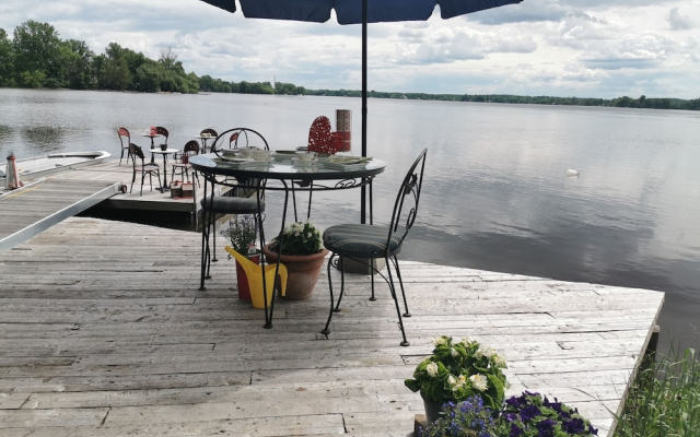 Waterfront Apartment 15 Min From Montreal Airport