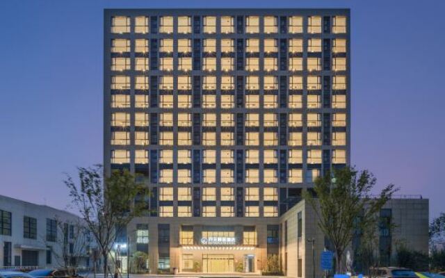 Deqing High Speed Railway Station Kaiyuan Life Hotel