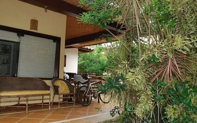 Casa 4 suites a 200m da Rua das Pedras