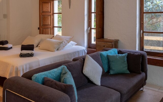 Opulent Villa in Casares With Luxurious Pool House & Jacuzzi