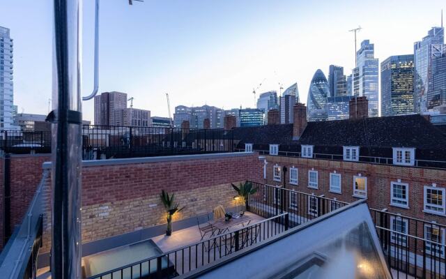Three Bedroom Near Brick Lane by Belvilla